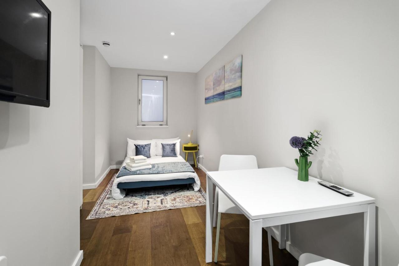 Spacious 1 Bedroom Flat ลอนดอน ภายนอก รูปภาพ