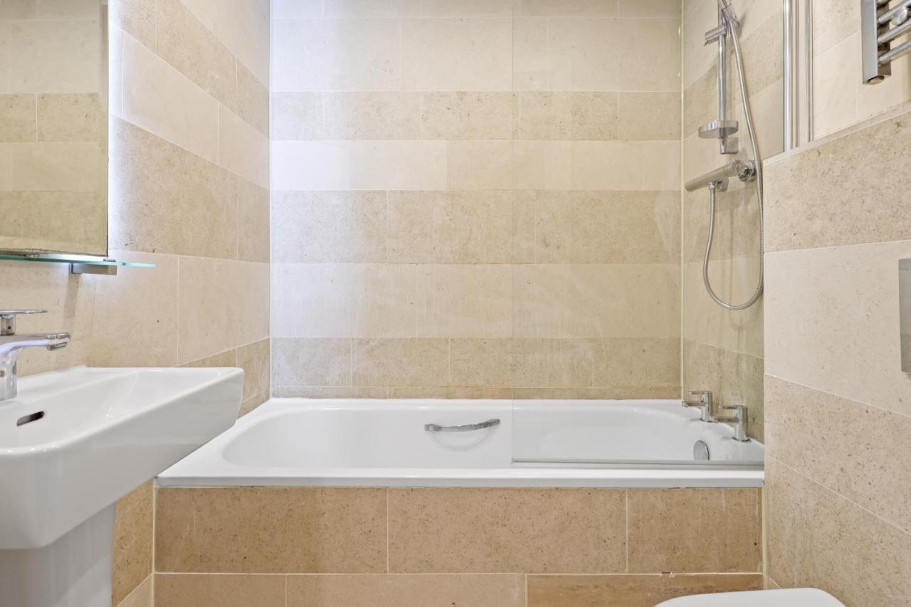Spacious 1 Bedroom Flat ลอนดอน ภายนอก รูปภาพ